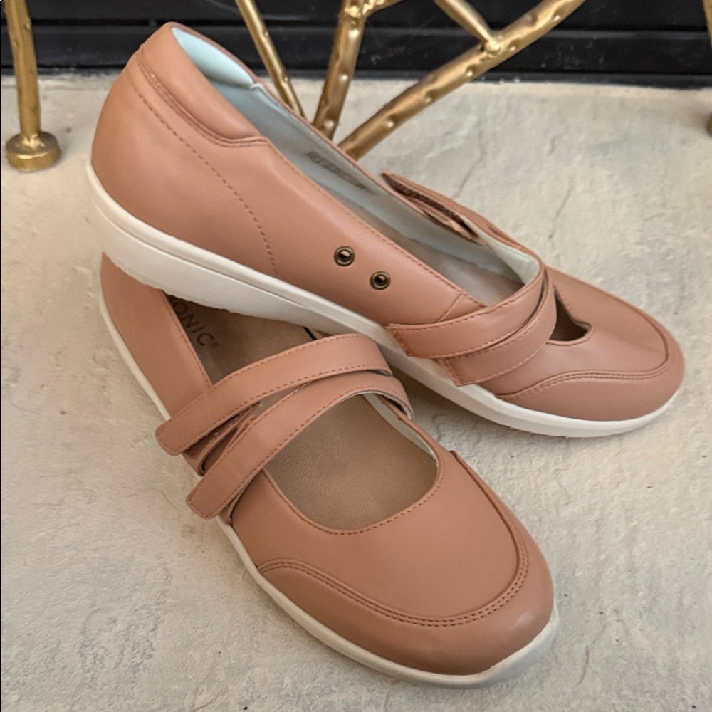 Vionic Mary Jane Flats in Blush Tans NWOT